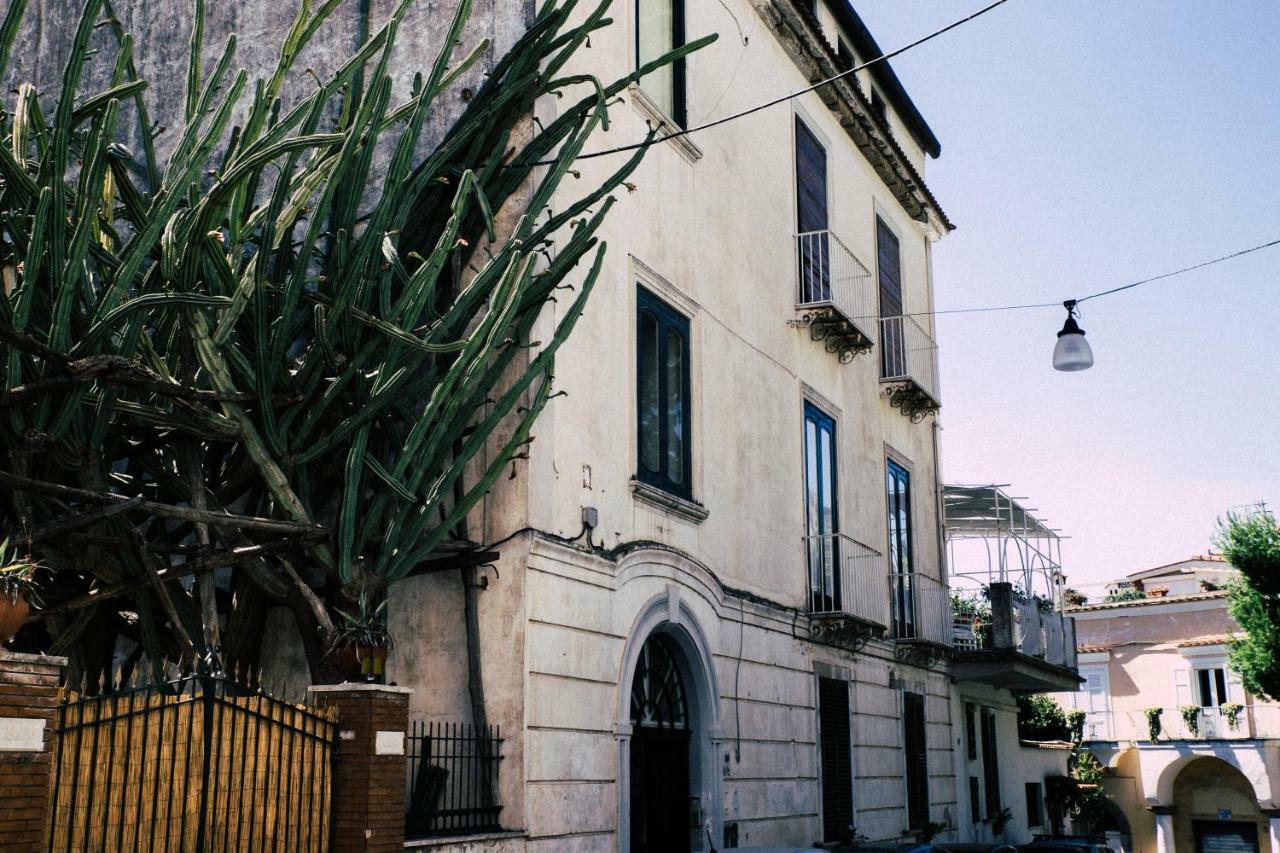 Maison Ro' Meta Luaran gambar